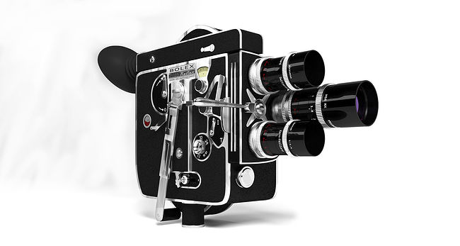 Кинокамера Bolex H16 Reflex с турелью для трёх объективов. Правда похоже на систему трёх объективов iPhone 11 pro?